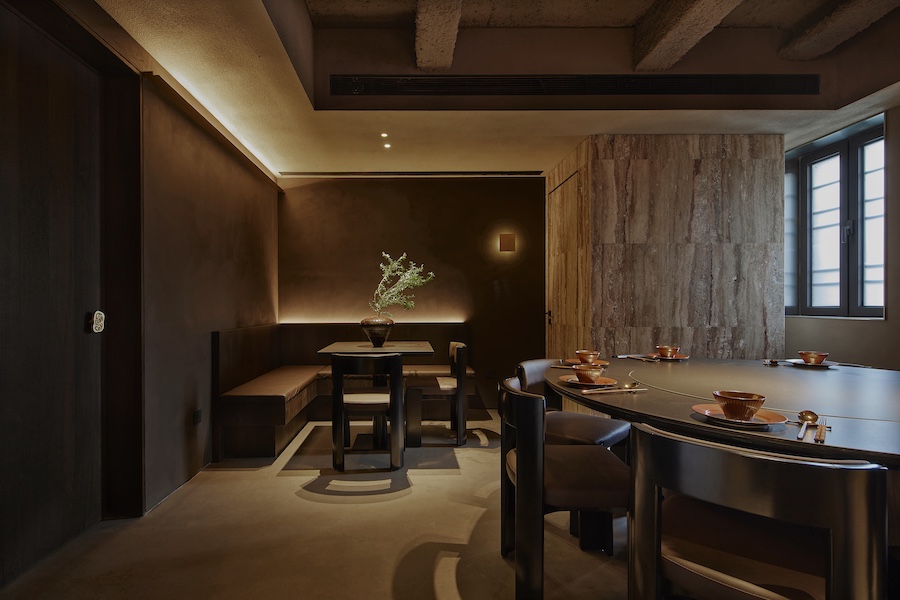 conglong hot pot restaurant nanjing china converted villa round table ambient lighting seating nook