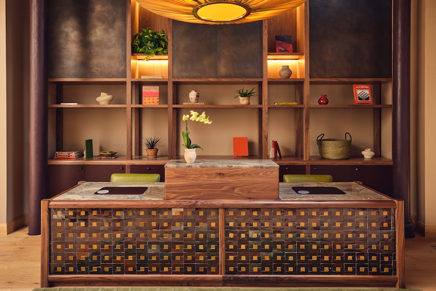 the malin flatiron communal shared workspace coworking office new york reception desk