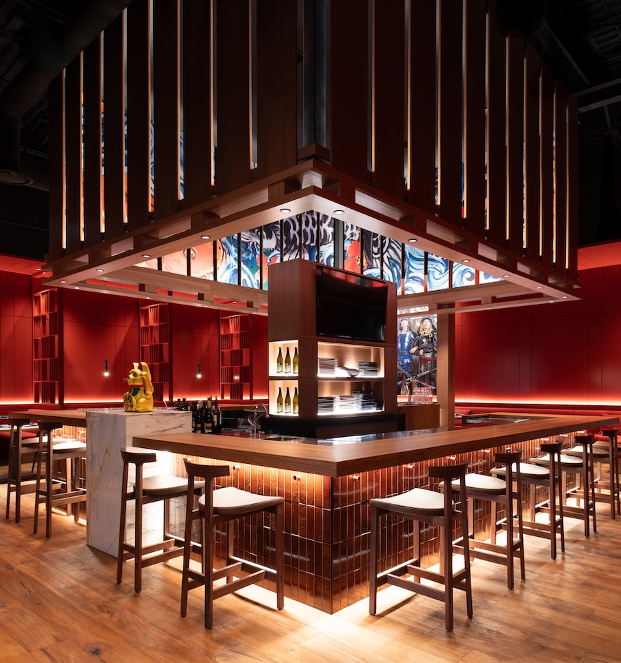 juu kuu pan asian restaurant edmonton canada red walls room dividers banquettes wooden screen box custom mural yakuza tattoos tiled bar